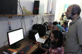 Ali Shaath, facilitator for an open source audio clip editing session, following the tasks and method implemented by participants.