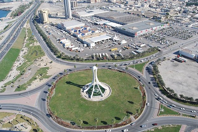 Pearl roundabout taken in January 2010. Photograph © Sheyma Buali.