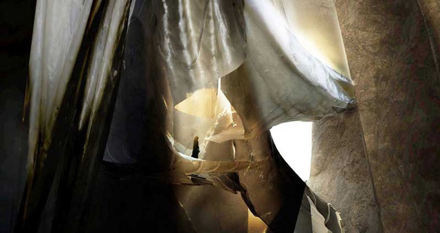 Sema Orouk, Mosque space generated from frozen fabric, view.