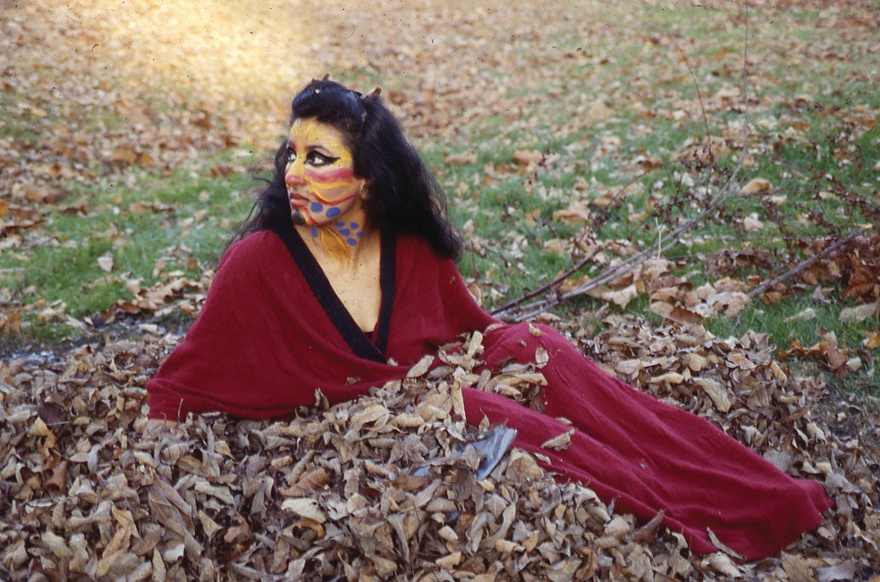 Nujoom AlGhanem, Between Heaven and Earth, the Body I Borrowed, 1994. Performed in Athens, Ohio (USA), 1994. Documentary Photographs. Series of 40 chromogenic prints, 29.7 x 21cm each.