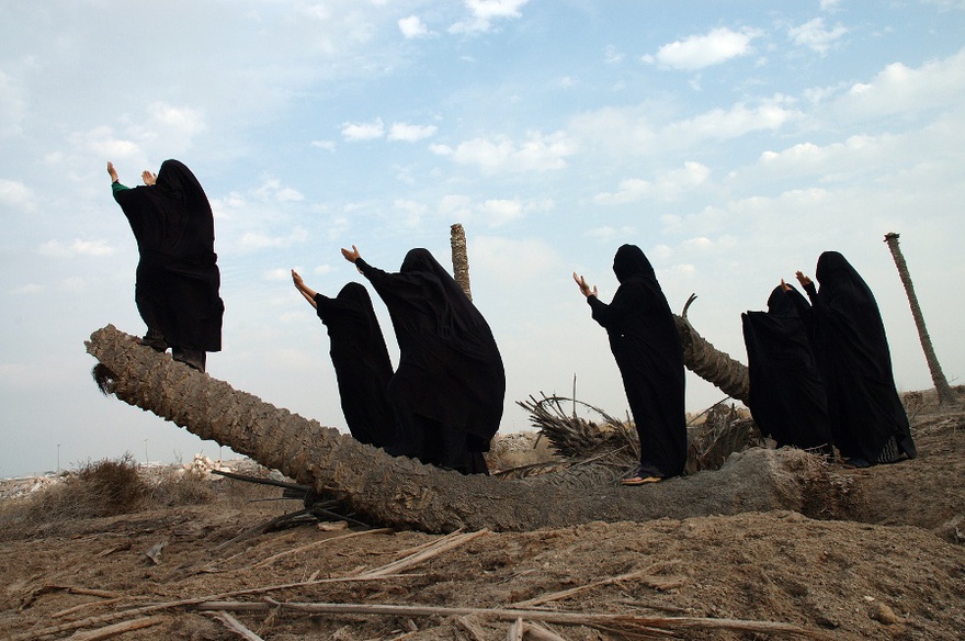 Waheeda Malullah, Talk with God, 2006. Performed in Bahrain, 2006. Documentary photographs, series of 10 digital prints, dimensions variable.