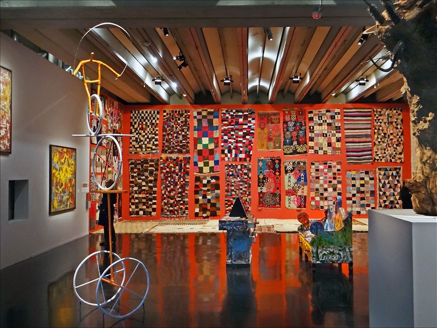 Installation view, Le Maroc Contemporain, 2014–15, at the Institut du Monde Arabe, Paris.