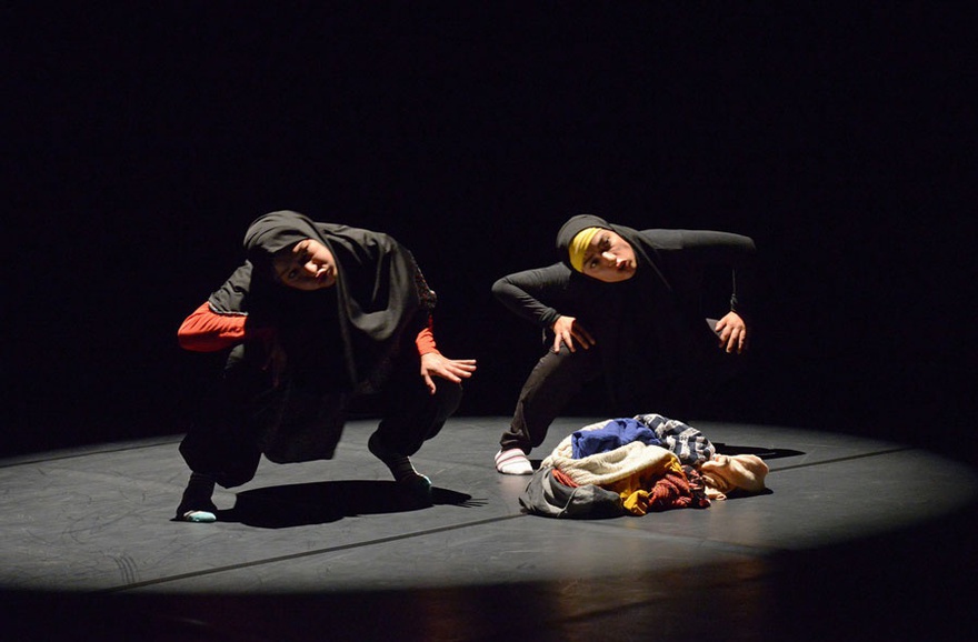 Farah Saleh and Salma Ataya, La Même, 2016, Zürcher Theater Spektakel, Zurich.