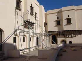 Amina Menia, Extra-Muros chapitre 1, 2005, installation view, Algiers. Courtesy of the artist.