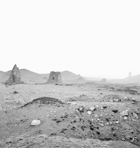 Ursula Schulz-Dornburg, iv Necropolis (Palmyra, Syria), 2005. 138 x 106 cm, c-print.