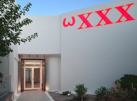 Slavs and Tatars, ωXXX!, 2013, wall application with fluorescent paint, 140 x 673 cm.