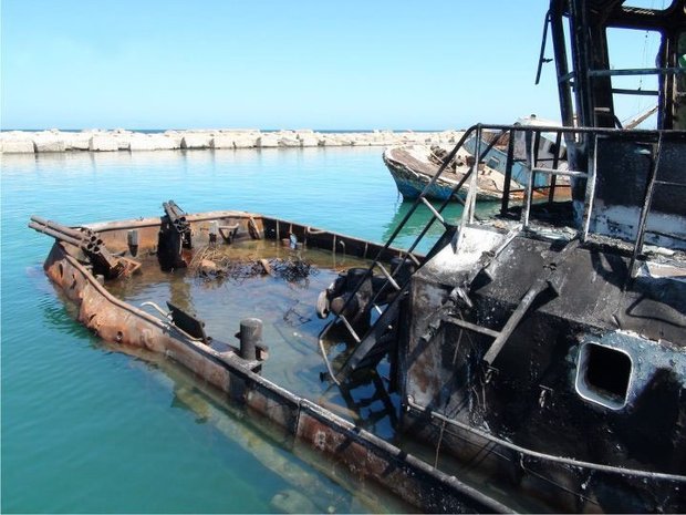 A bombarded boat in the city of Zwara. Photograph by Houda Elghali, October 2011. Courtesy and © Houda Elghali. 