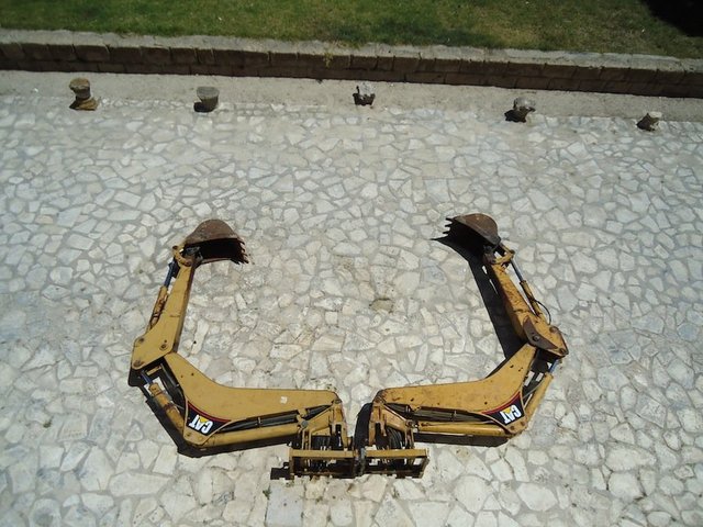 Nida Sinnokrot, KA (Carthage), 2012, 2 CAT 428D backhoe arms. Courtesy the artist. Photograph © ATP/Ibraaz Publishing, 2012. 