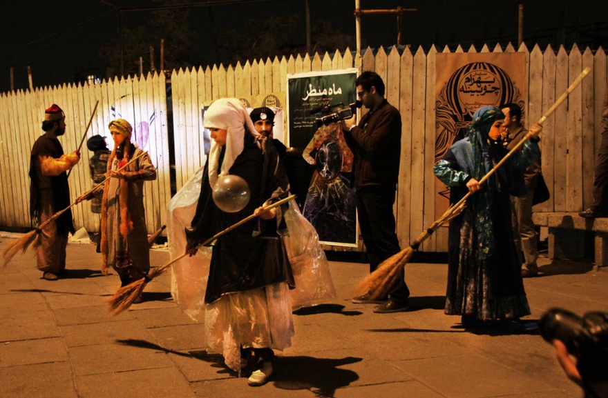 Noire, This is not an Appel, 2010, performance outside Tehran Rudaki Theatre. Directed by Hadi Kamali Moghaddam and written by Hadi Kamali Moghaddam and Mina Bozorgmehr. 