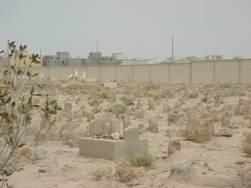 Monira Al Qadiri, Sulaibikhat Cemetery, Sunni side, 2007.
