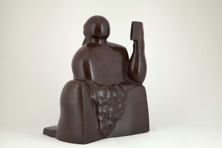 Adam Henein, Woman Reading, 1969. Bronze, 38 x 31 x 21 cm. The Khalid Shoman Collection.