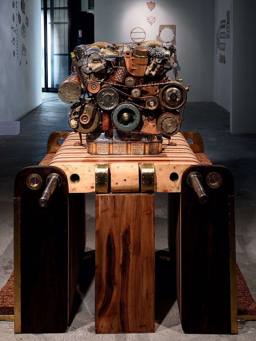 Eric van Hove, V12 Laraki, 2013. 180 x 150 x 150 cm. Mixed media: 465 parts / 53 materials.