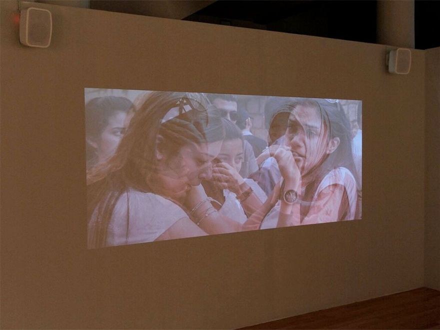 Carole Alfareh, video installation. Exhibition space, second room. Wa Habibi, Casa Arabe Madrid, 2016.