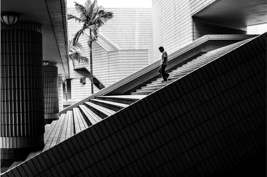 Xyza Cruz Bacani, Streets of Hong Kong, 2014. Photograph.