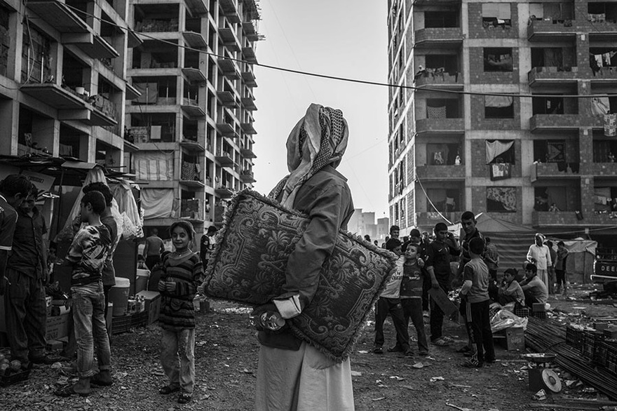 Younes Mohammad, Yezidi Refugee, 2014. Photograph.